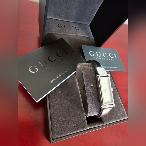 Gucci Silver Dial Black Strap Women's Watch Vintage - Picture 7 of 16